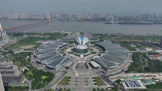 武汉国际博览中心，俯视直推下摇镜头