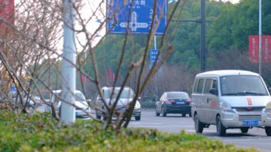 忙碌城市马路上班下班高峰期车流人流城市景