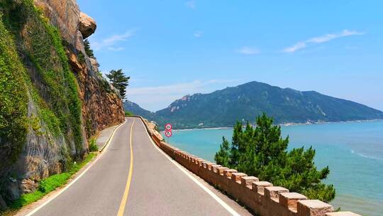 旅行优美环海山路-开车视角旅游风景