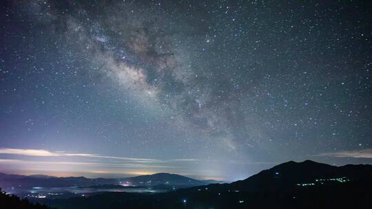 湖南紫鹊界梯田景区夜晚星空银河延时4k