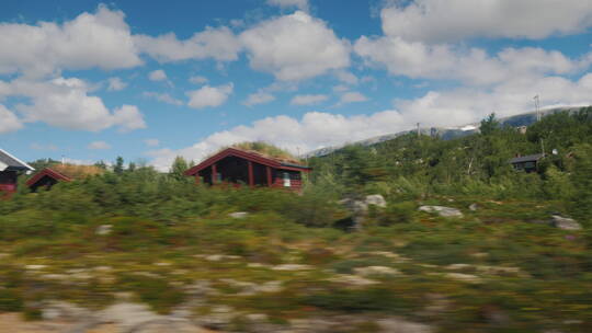 从公共汽车的窗口看挪威乡村美丽的风景
