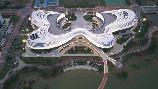 航拍柳州柳东新区科技馆“大蝴蝶”钢结构