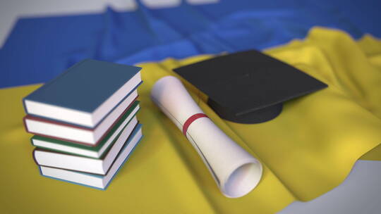 乌克兰国旗毕业帽和文凭