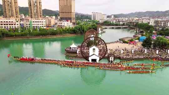 城市河流龙舟比赛场景