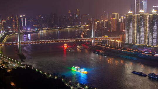 夜晚城市河流与桥梁