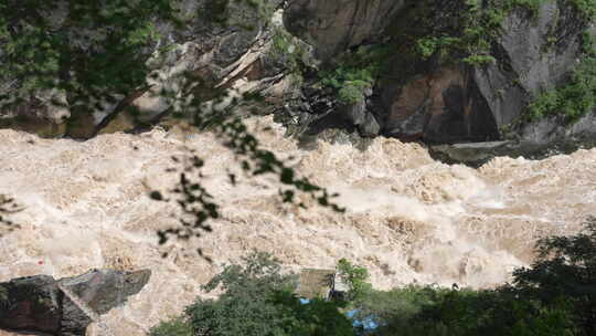 云南虎跳峡河谷山河大峡谷高清视频