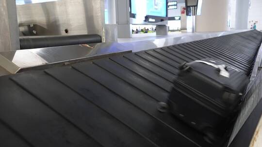 机场托运行李传送带视频素材模板下载
