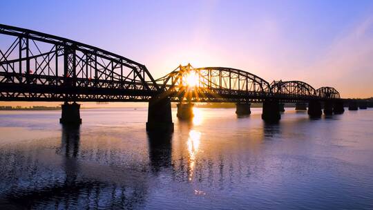 鸭绿江大桥清晨日出朝阳唯美风光