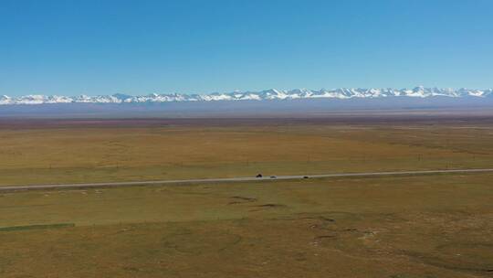 航拍新疆旅行独库公路巴音布鲁克草原自然风光