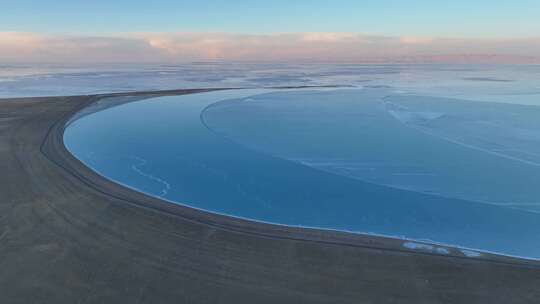 青海海南青海湖水面云朵天空航拍视频