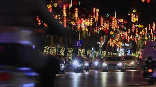 蛇年新春街道夜晚彩灯新年氛围