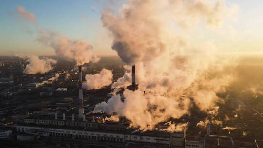 高空航拍厂房烟囱大气污染排放