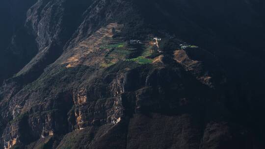 大山视频中国西南大山深处山脊上的人家