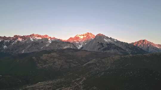 航拍云南玉龙雪山