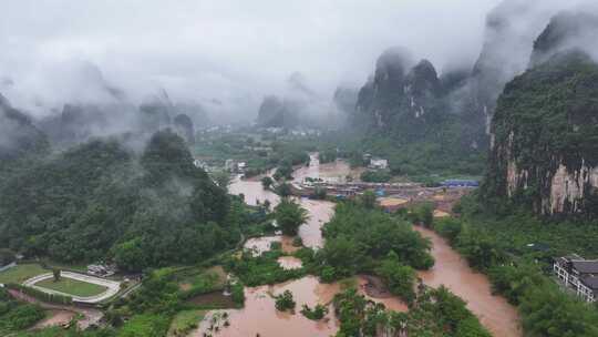 桂林阳朔暴雨漓江遇龙河河水暴涨