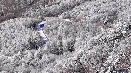 陕西秦岭分水岭雾凇冰挂雪景视频素材模板下载