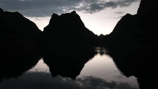 天等县龙角小天池傍晚航拍视频素材模板下载