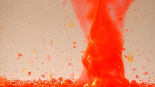 橙色颜料在液体中混合扩散