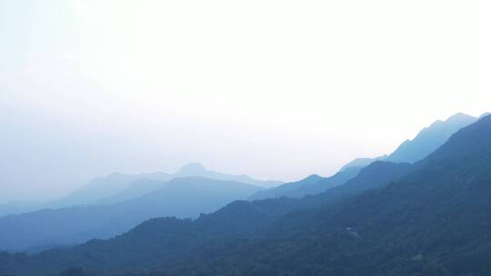 山峦叠嶂横移