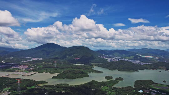 4k航拍深圳梧桐山水库蓝天白云极致风光