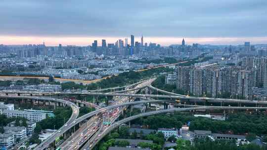 南京双桥门立交桥车流和城市天际线航拍风光