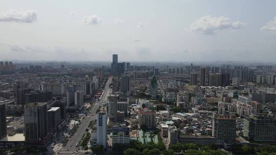 蓝天白云下城市景观