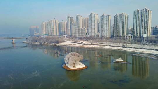 航拍吉林市松花江雾凇风光