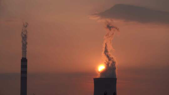 烟囱日落工厂废气排放城市环境污染大气污染