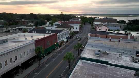 Beaufort sc市中心的天线黎明日