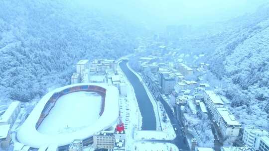 雪后小镇全景，银装素裹美如仙境