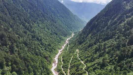 航拍四川甘孜贡嘎山区南门关沟森林河谷风光