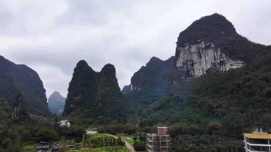 航拍广西阳朔喀斯特山区乡村田园风光