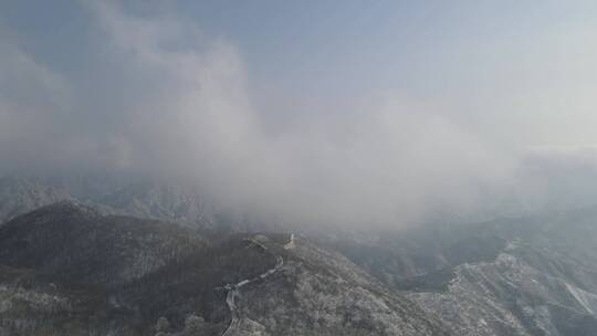 航拍 雪后的慕田峪长城