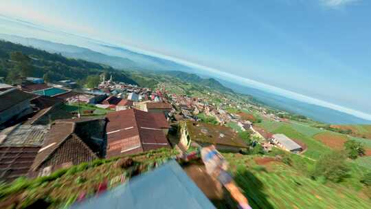 村庄，山坡，房屋，屋顶