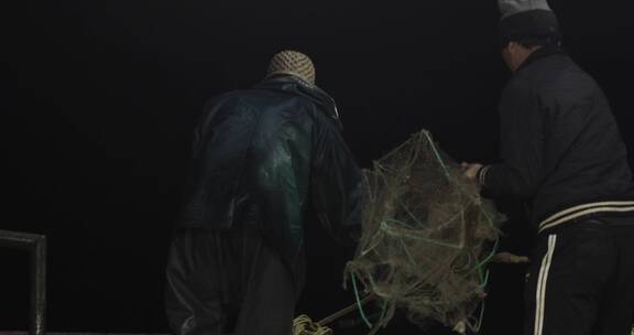 4kl1广东雷州渔民们回收拖网夜景10