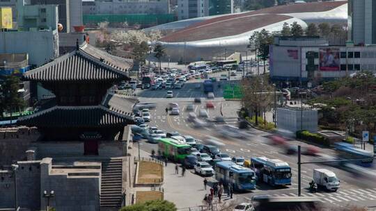 韩国市中心街道上的快速交通