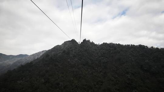 贵州铜仁梵净山索道观赏雪景