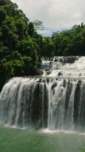 Tinuyan瀑布在Bislig Sur