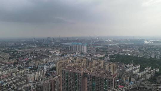 航拍湖南湘潭城市暴雨来临