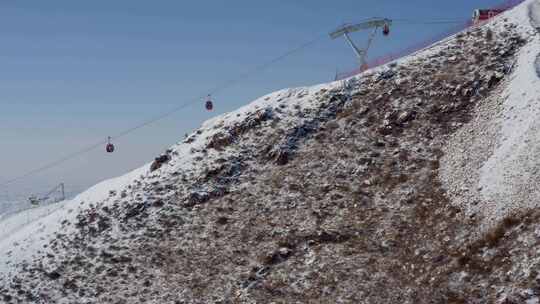 内蒙古呼和浩特马鬃山滑雪场缆车雪景航拍