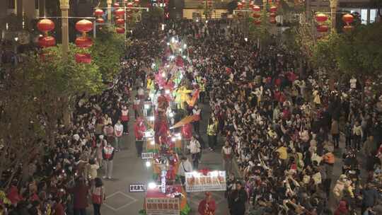 城市的夜晚 窦州里人山人海