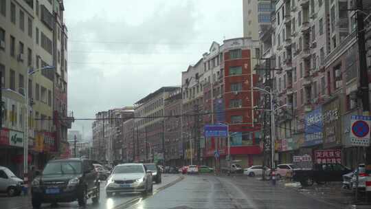 下雨天乡村公路行驶汽车记录仪驾驶第一视角