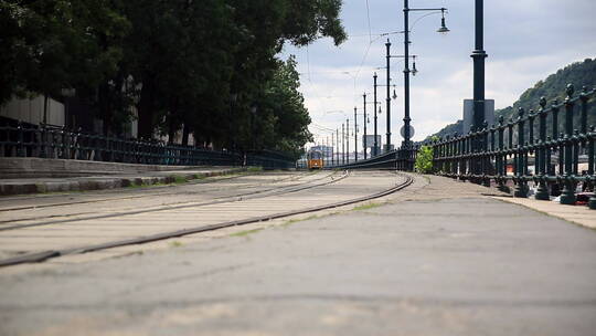 布达佩斯城有轨电车进站