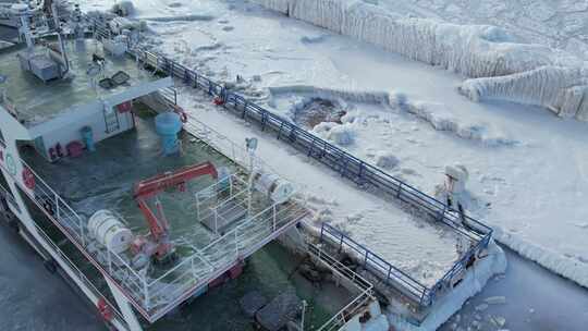 青海海南青海湖建筑冰面航拍视频