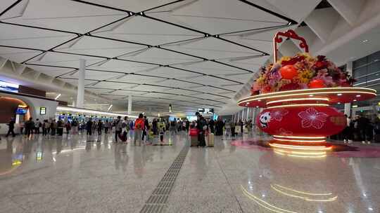 四川成都天府国际机场航站楼出发大厅旅客