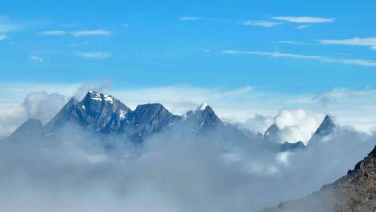 航拍四川阿坝小金巴朗山垭口云海群山风光