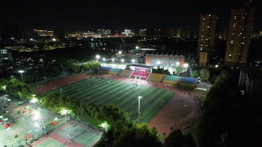 西安外事学院南校区操场夜景