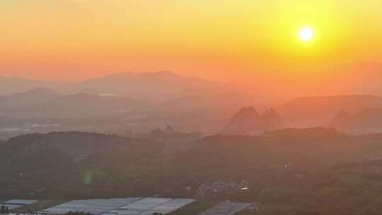 长焦航拍清晨日出群山青山万重山平流雾云海