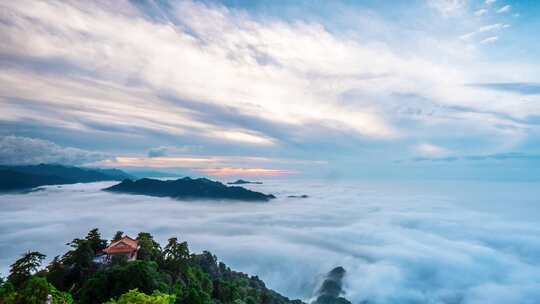 清晨云海日出云层山顶山林山峰云雾缭绕风景