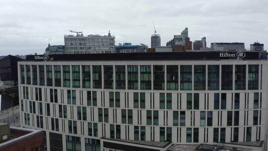 利物浦市中心大楼上空风景